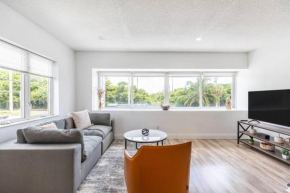 Seaside Escape Steps to Beach, Dining, Shopping and Las Olas!